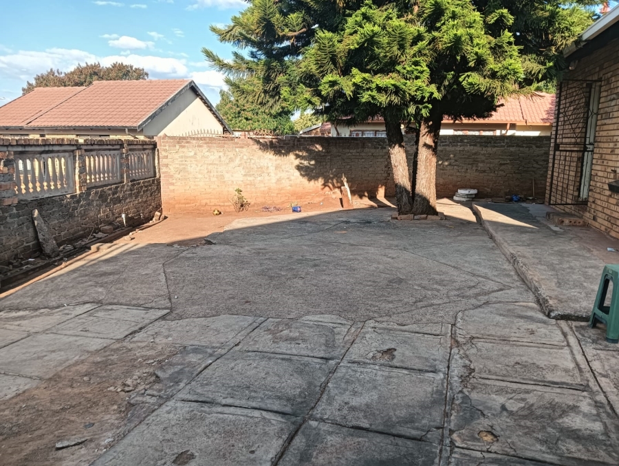 2 Bedroom Property for Sale in Geelhoutpark North West